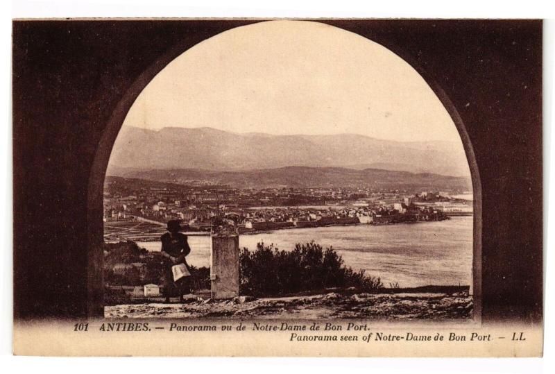 Carte postale ancienne Antibes - Panorama vu de notre à Antibes