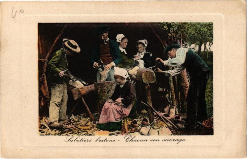 Carte postale ancienne Sabotiers bretons - Chacun son ousirage