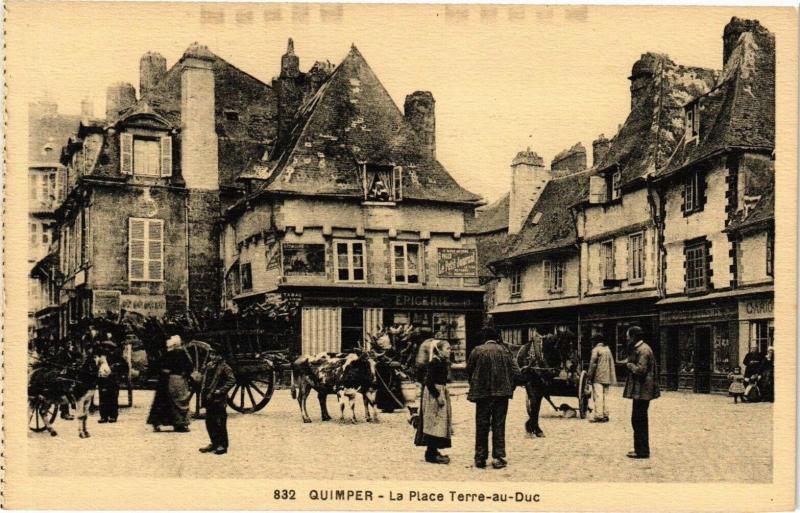 Carte postale ancienne Quimper - La Place Terre-au-Duc à Quimper