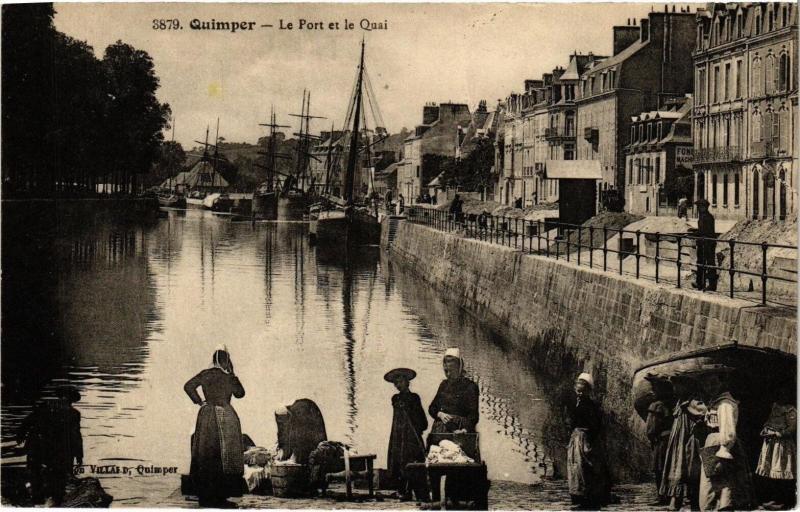 Carte postale ancienne Quimper - Le Port et le Quai à Quimper