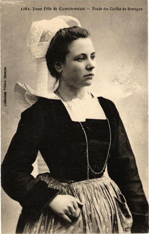 Carte postale ancienne Jeunes Fille de Concarneau - Etude des Coiffes de Bretagne à Concarneau