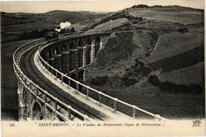 Carte postale ancienne Saint-Brieuc-Le Viaduc de Douvenant à Saint-Brieuc