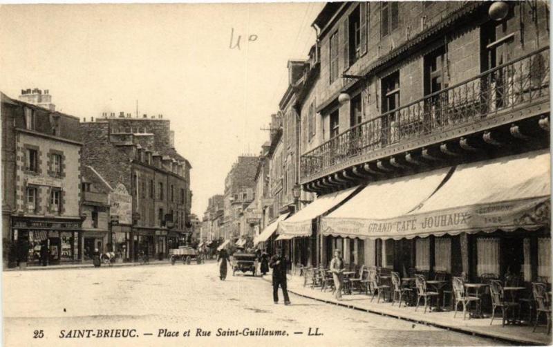 Carte postale ancienne Saint-Brieuc-Place et Rue Saint-Guillaume à Saint-Brieuc