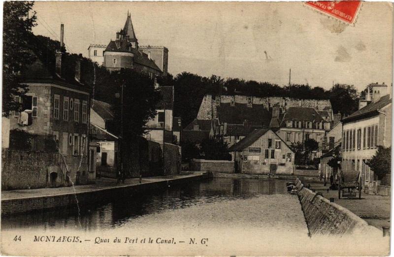 Carte postale ancienne Montargis-Quai du Port et le Canal à Montargis