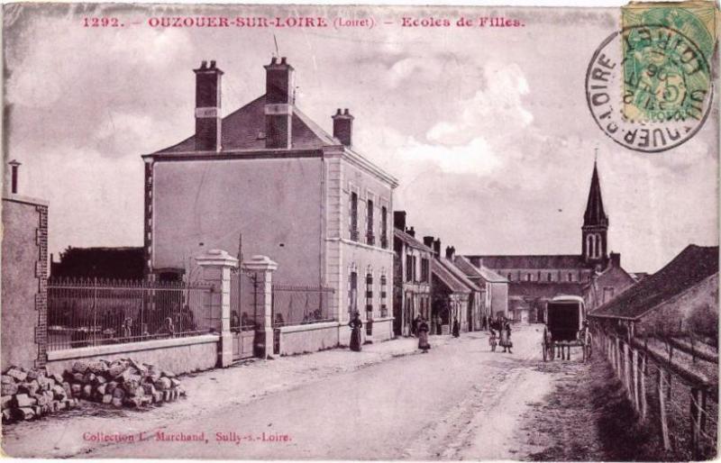 Carte postale ancienne Ouzouer-sur - Loire - Ecole de Filles à Ouzouer-sur-Loire
