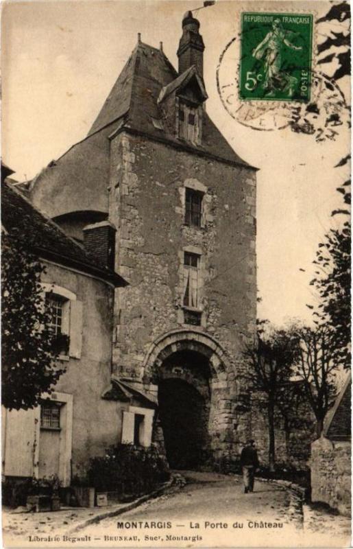 Carte postale ancienne Montargis - La Porte du Chateau à Montargis