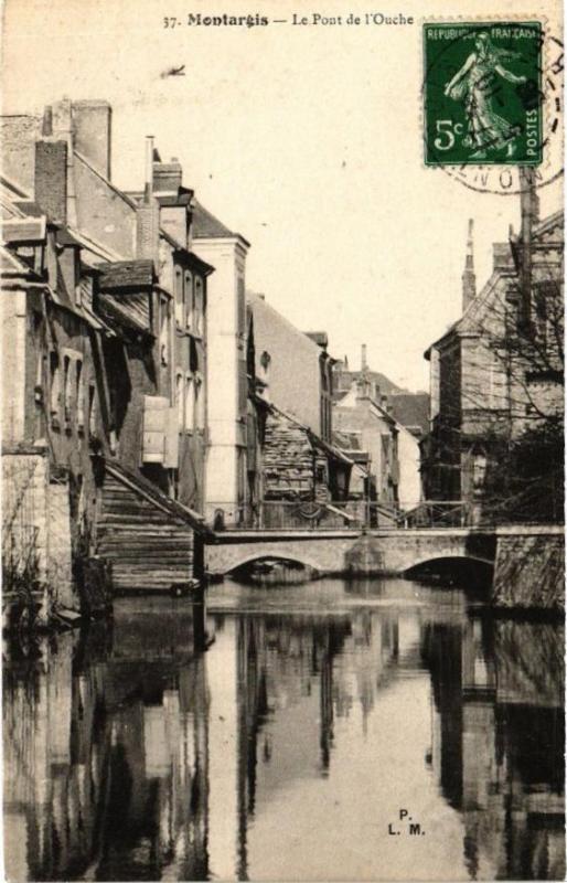 Carte postale ancienne Montargis - Le Pont de l'Ouche à Montargis
