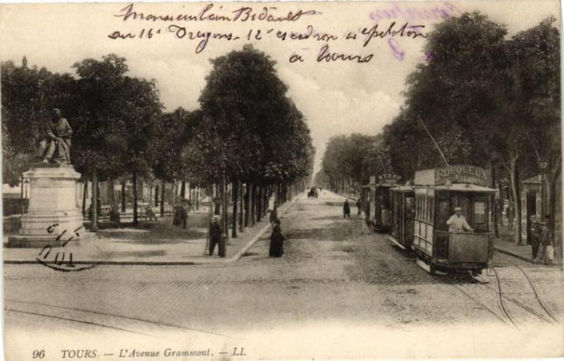 Carte postale ancienne Tours-L'Avenue Grammont à Tours