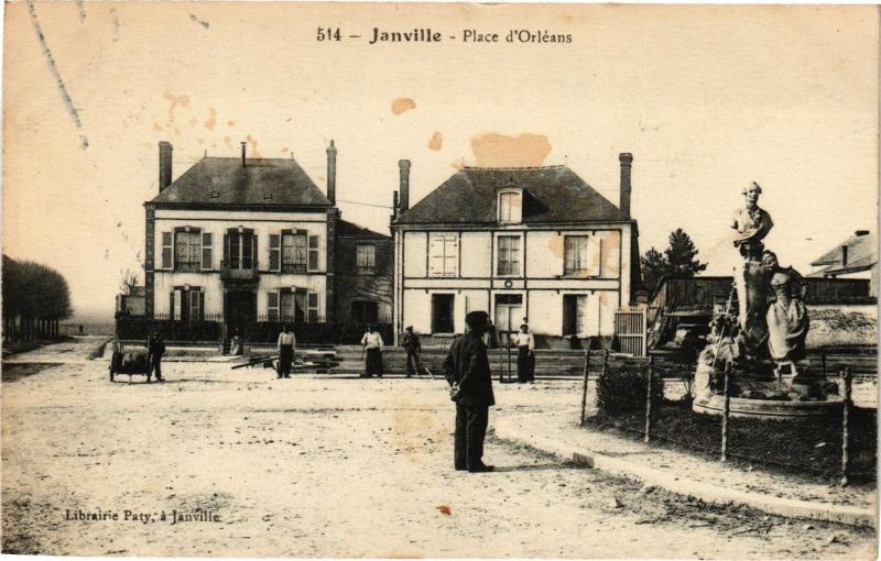 Carte postale ancienne Janville-Place d'Orleans