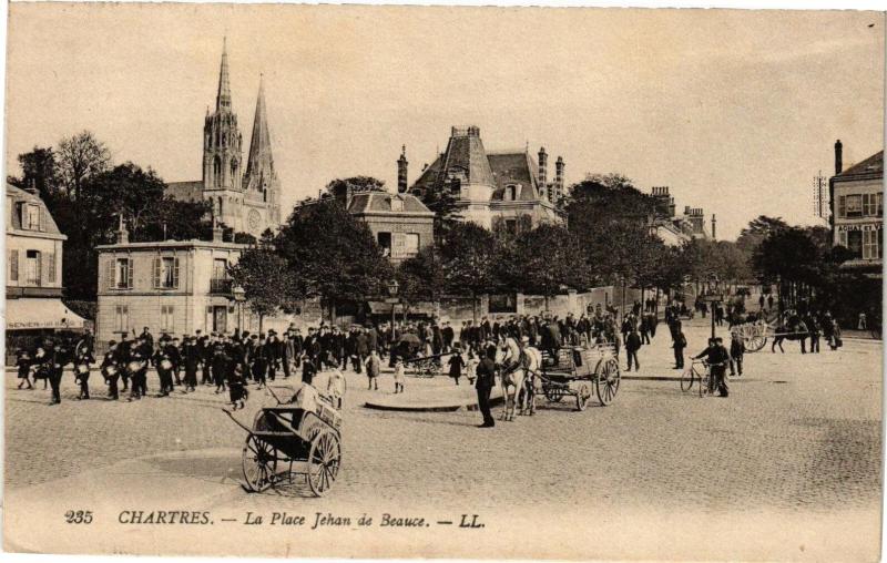 Carte postale ancienne Chartres-Le Place Jehan de Beauce à Chartres