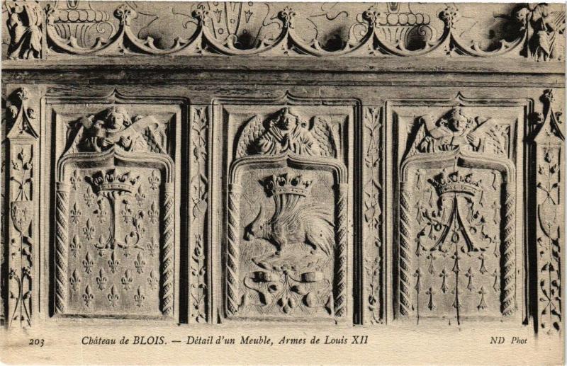 Carte postale ancienne Chateau de Blois - Detail d'un Meuble Armes de Louis Xii à Blois