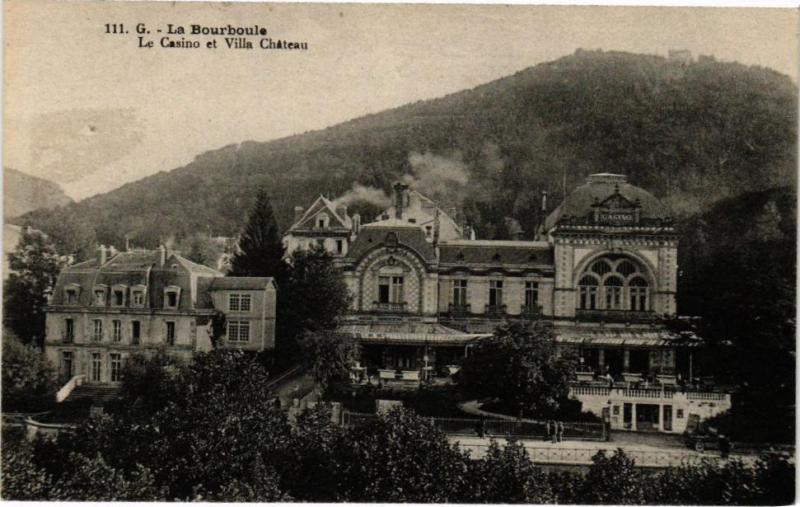 Carte postale ancienne La Bourboule-Le Casino et Villa Chateau à La Bourboule