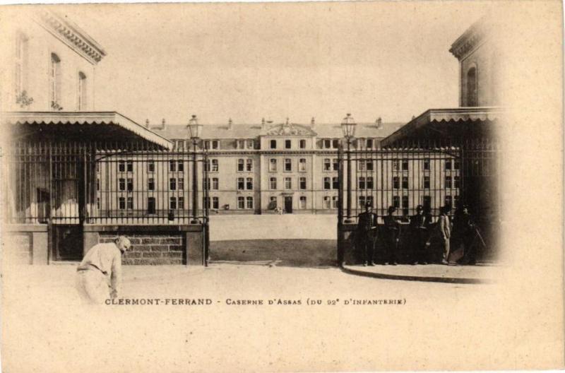 Carte postale ancienne Clermont-Ferrand - Caserne d'Assas (du 92 * d'Infanterie) à Clermont-Ferrand