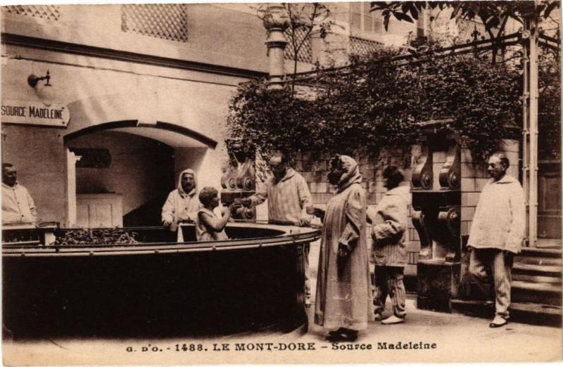 Carte postale ancienne Le Mont-Dore - Source Madeleine à Mont-Dore