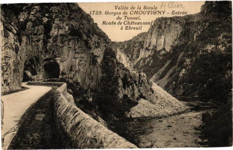 Carte postale ancienne Gorges de Chouvigny-Entrée du Tunnel Route de Chateau à Chouvigny