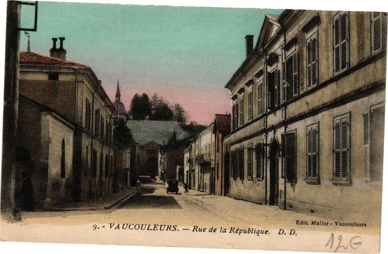 Carte postale ancienne Vaucouleurs-Rue de la République à Vaucouleurs