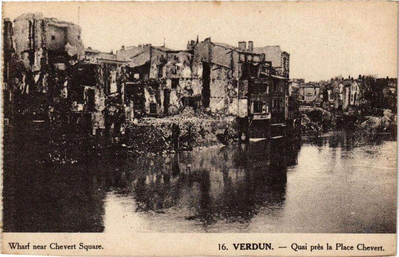 Carte postale ancienne Verdun-Quai prés la Place Chevert à Verdun