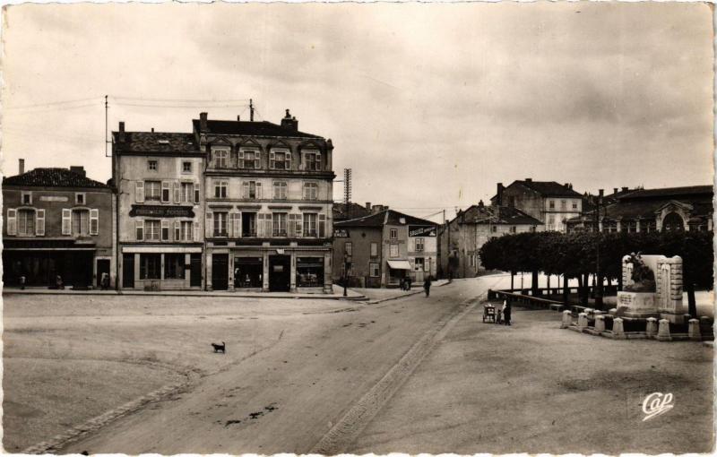 Carte postale ancienne Commercy-Place de l'Hótel de Ville à Commercy