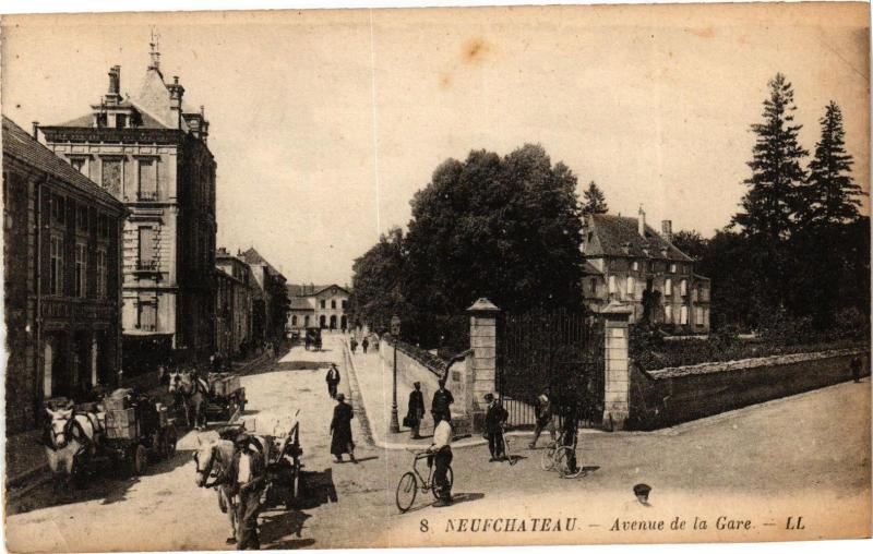 Carte postale ancienne Neufchateau - Avenue de la Gare à Neufchâteau