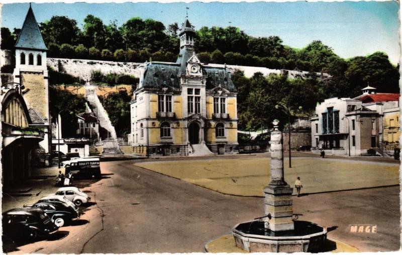 Carte postale ancienne Chateau-Thierry Place de l'Hotel-de-Ville