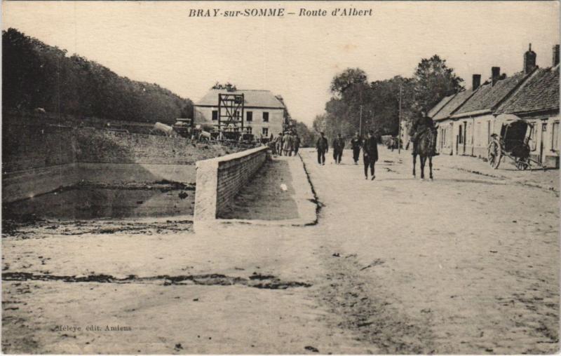 Carte postale ancienne Bray-Sur-Somme Route d'Albert à Albert