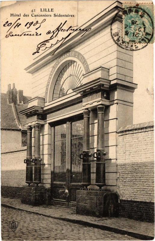 Carte postale ancienne Lille - Hotel des Canonniers Sedentaires à Lille