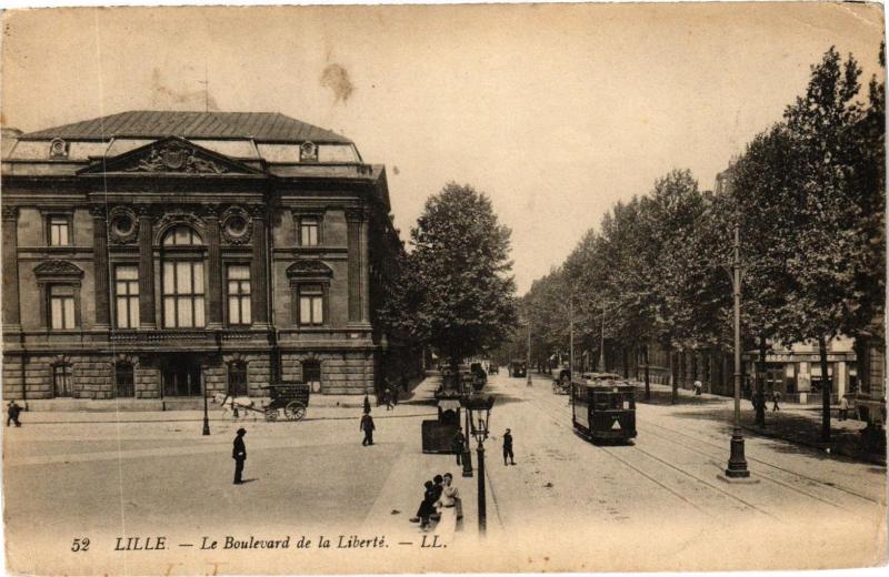 Carte postale ancienne Lille - Le Boulevard de la Liberte à Lille