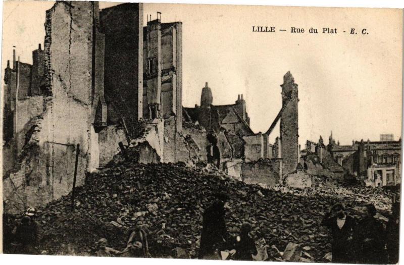 Carte postale ancienne Lille - Rue du Plat à Lille