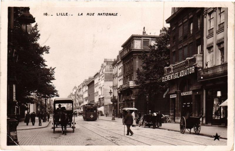 Carte postale ancienne Lille - La Rue Nationale à Lille