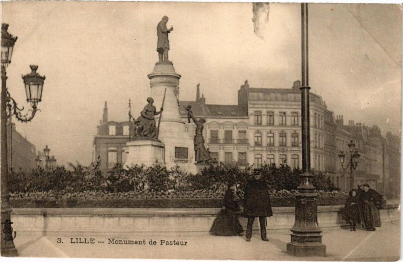 Carte postale ancienne Lille - Monuméent de Pasteur à Lille