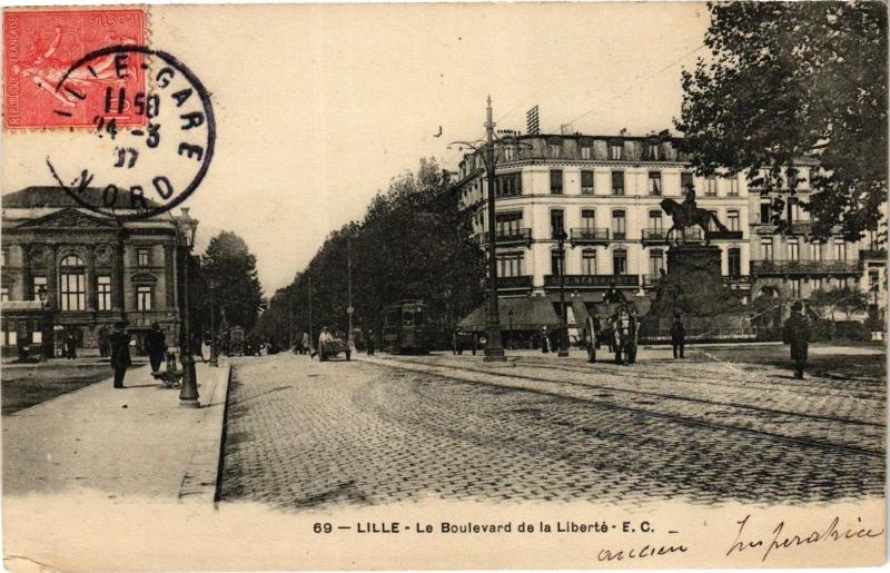 Carte postale ancienne Lille - Le Boulevard de la Liberte à Lille