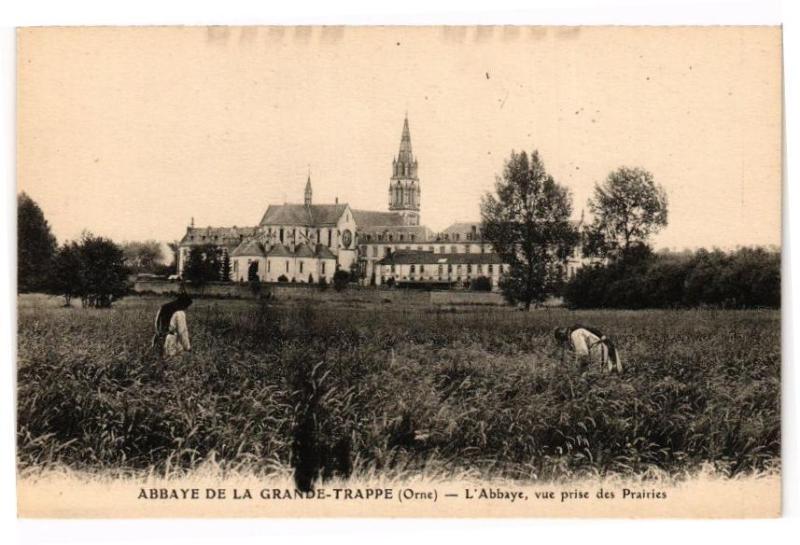 Carte postale ancienne Abbaye de la Grande Trappe - L'abbaye vue prise