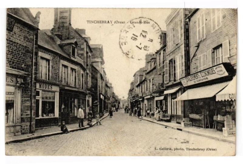 Carte postale ancienne Tinchebray - Grande rue