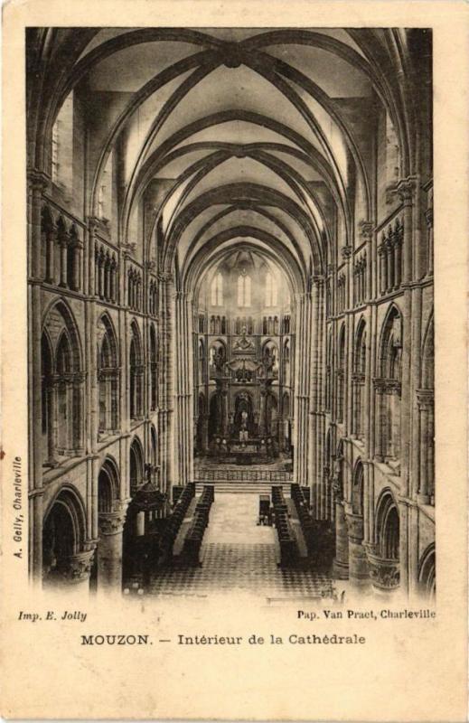 Carte postale ancienne Mouzon - Intérieur de la Cathédrale à Mouzon