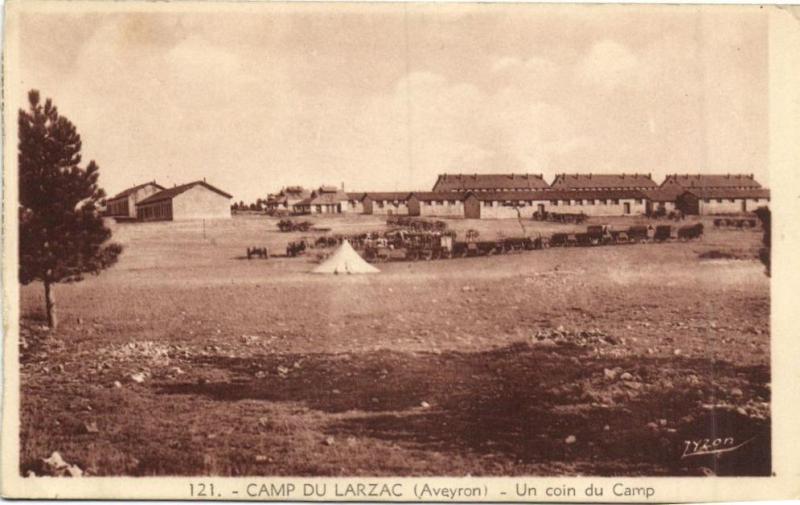 Carte postale ancienne Camp du Larzac - Un coin du Camp
