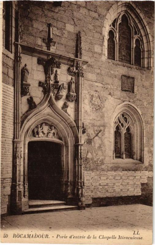 Carte postale ancienne Rocamadour - Porte d'entrée de la Chapelle Miraculause à Rocamadour