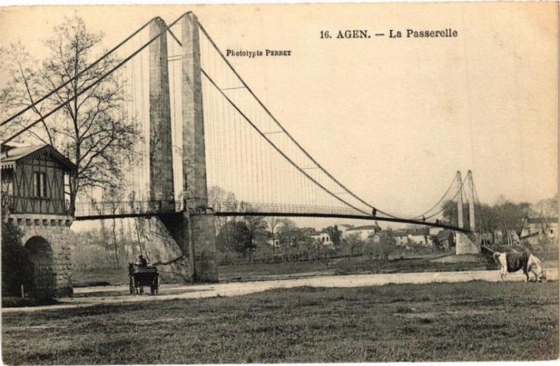 Carte postale ancienne Agen - La Passerelle à Agen
