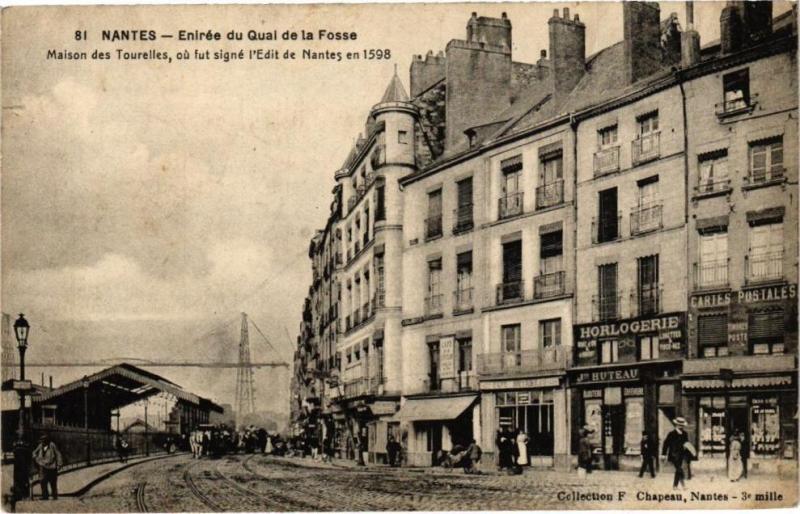 Carte postale ancienne Nantes - Entrée du Quai de la Fosse - Maison des Tourelles à Nantes
