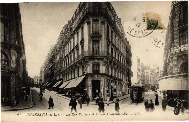 Carte postale ancienne Angers-La Rue Voltaire et la Rue Chaperonniere à Angers