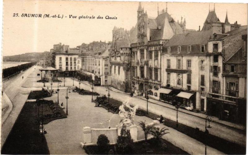Carte postale ancienne Saumur - Vue géerale des Quais à Saumur