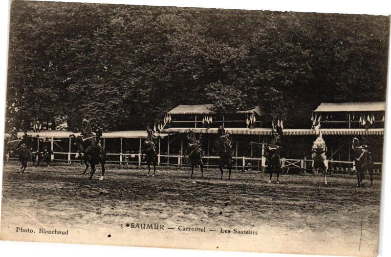 Carte postale ancienne Saumur - Carrousel - Les Sauteurs à Saumur