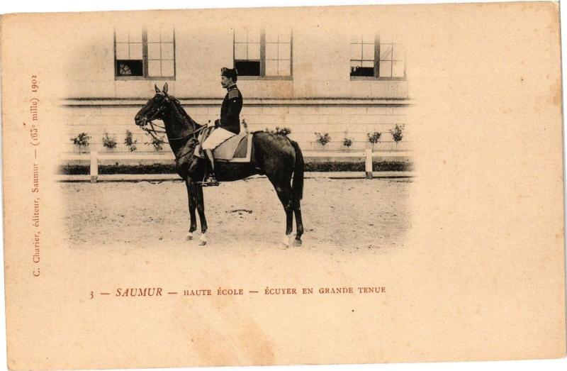 Carte postale ancienne Saumur - Haute Ecole - Ecuyer en Grande Tenue à Saumur