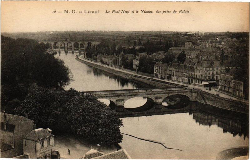 Carte postale ancienne Laval-Le Pont Neuf et le Viaduc vue prise du Palais à Laval