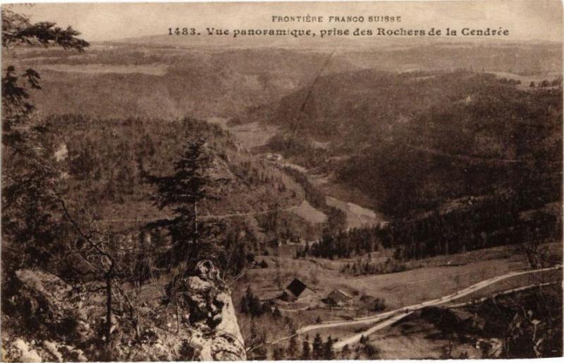 Carte postale ancienne Vue panoramique prise des Rochers de la Cendrée
