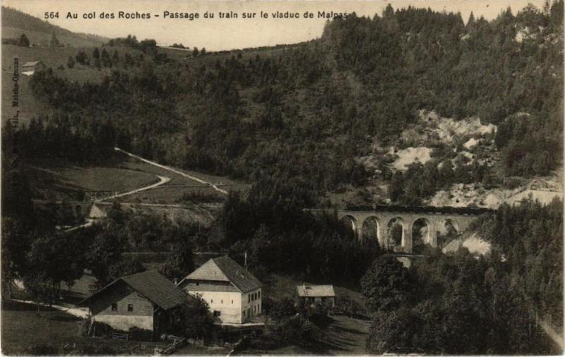 Carte postale ancienne Au col des Roches - Passage du train sur le viaduc de Malpas à Malpas