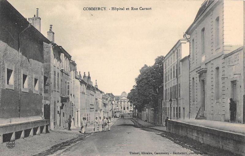 Carte postale ancienne Commercy - Hopital Et Rue Carnot à Commercy