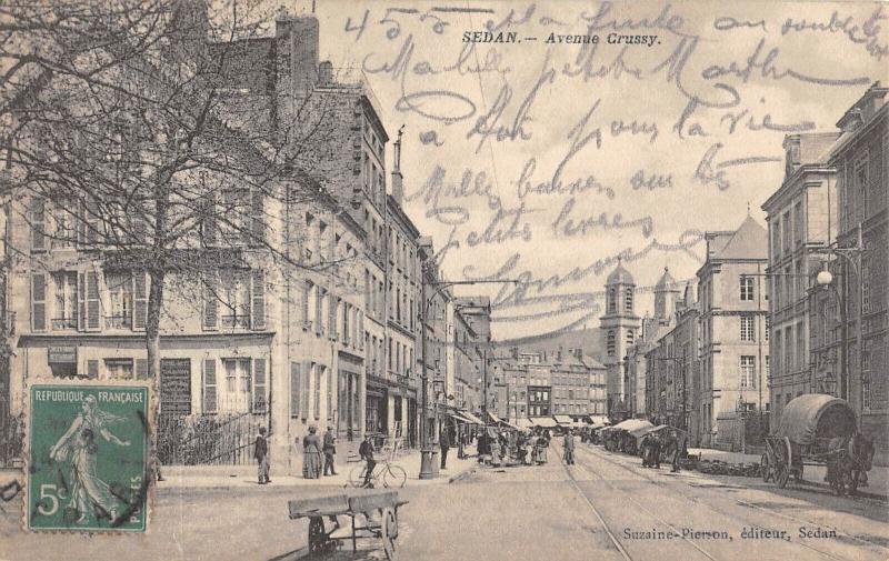 Carte postale ancienne Sedan - Avenue Crussy à Sedan