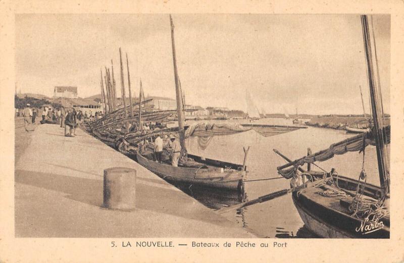 Carte postale ancienne La Nouvelle - Bateaux De Peche Au Port