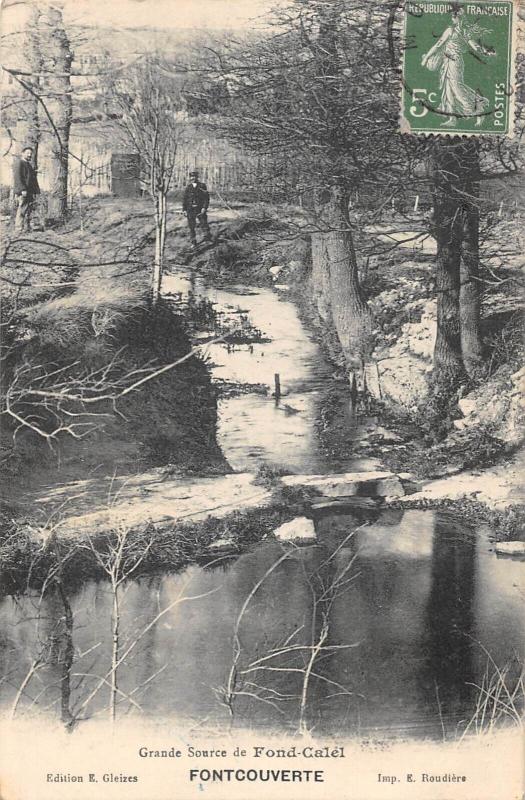 Carte postale ancienne Fontcouverte - Grande Source De Fond Calel à Fontcouverte