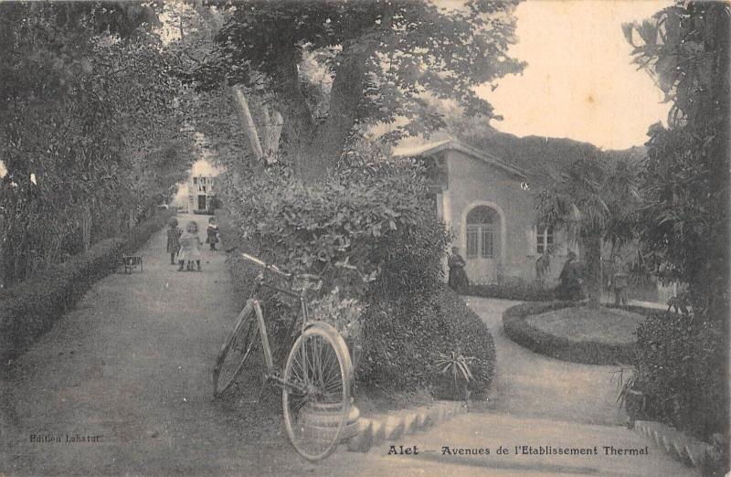 Carte postale ancienne Alet - Avenues De L'Etablissement Thermal